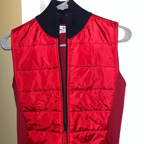 Women’s Vintage Tommy Hilfiger Red Quilted Puffer Vest - Picture 5 of 8